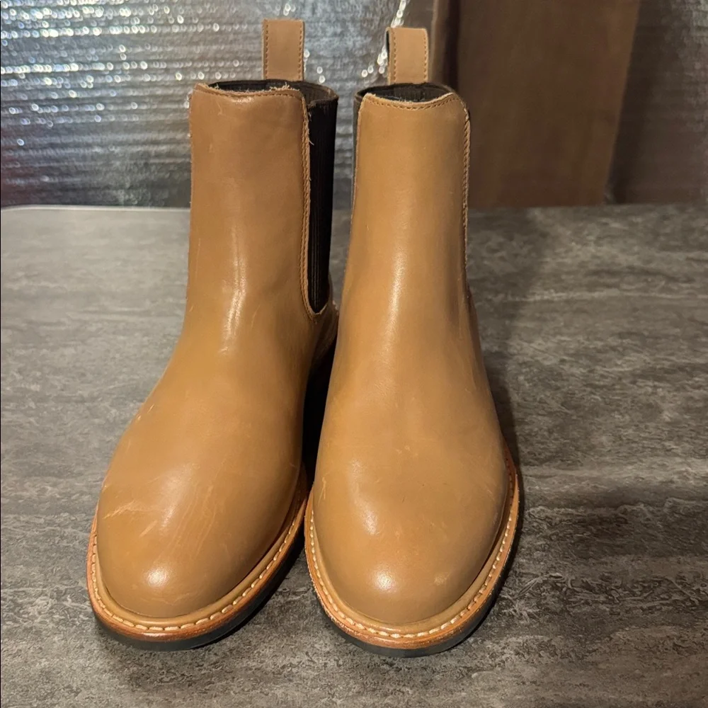 NISOLO Carmen Chelsea Boot 2.0
4.8 Almond Tan Chelsea Boots - Picture 2 of 7